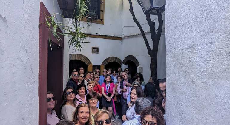 Visita gratuita às praças singulares de Córdova: Tendillas, Flores e Triunfo Organizado por Córdoba Más