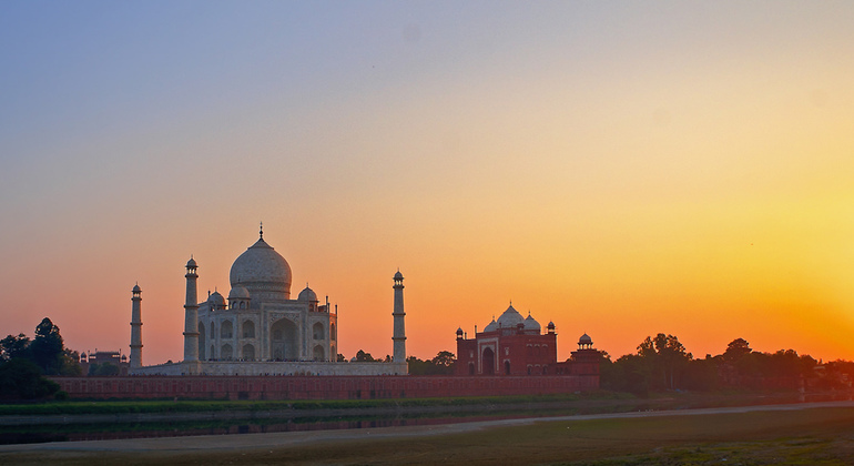 Visite d'Agra le même jour à partir de Delhi dans une voiture privée Fournie par Taj-De-Voyage Travels