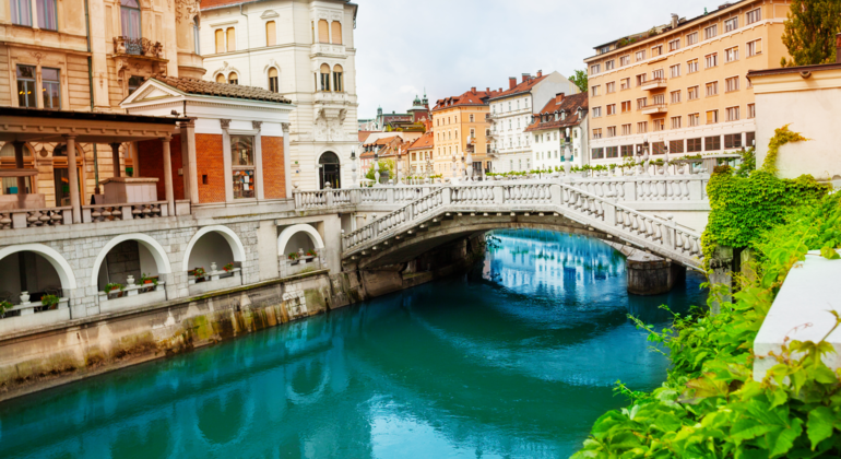 Visita guiada gratuita a Liubliana: O charme da cidade velha e o estilo de vida moderno Organizado por Blue Guides