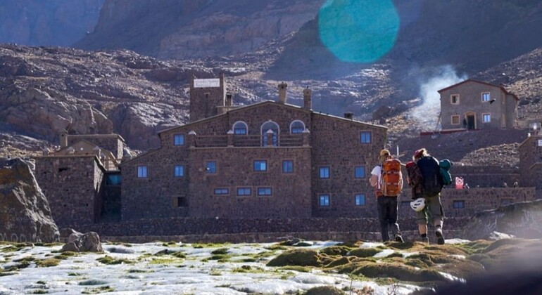 2 dias de caminhada no Toubkal a partir de Imlil Organizado por Magical Toubkal Trekking 