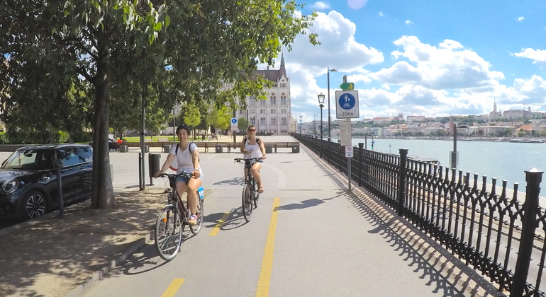 wheels-meals-budapest-bike-tour-with-a-goulash-meal-en-4