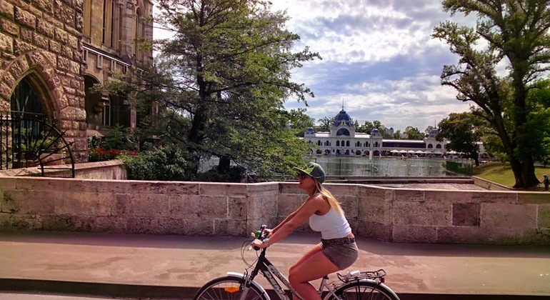 wheels-meals-budapest-bike-tour-with-a-goulash-meal-en-5