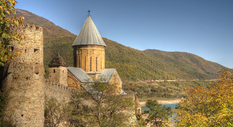 Tour di un giorno da Tbilisi a Kazbegi, Gudauri e Ananuri Fornito da Amiran Gigauri