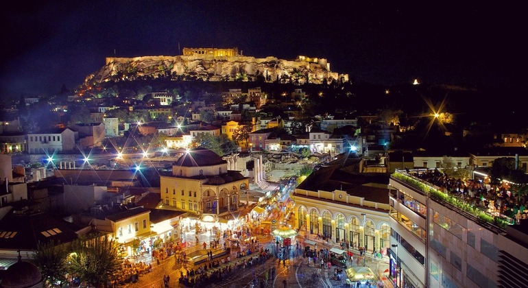 Passeio pedestre noturno em Atenas