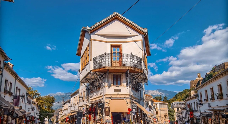 Passeio a pé por Gjirokastra, Albania