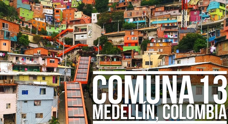 Tour Comuna 13: Graffiti Tour Medellín Operado por Andres Herrera