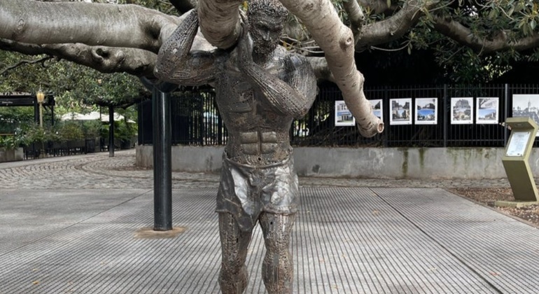 Recoleta Tour, Neighborhood with Parisian Style Argentina — #10