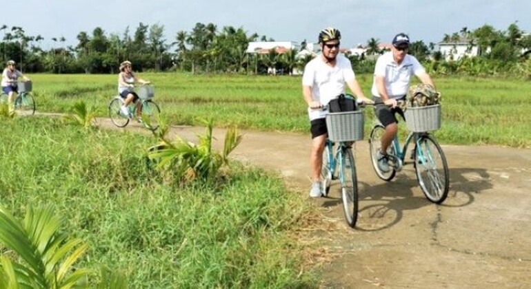 Passeio de bicicleta ao pôr do sol em Hoi An Vietname — #3
