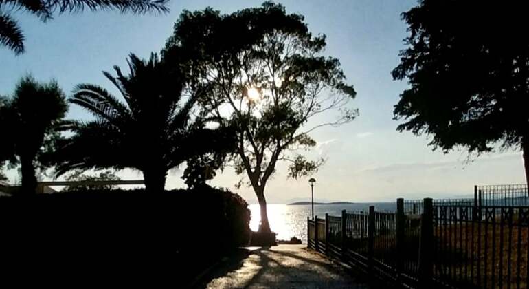 discover-the-seaside-coast-of-athens-with-us-es-3