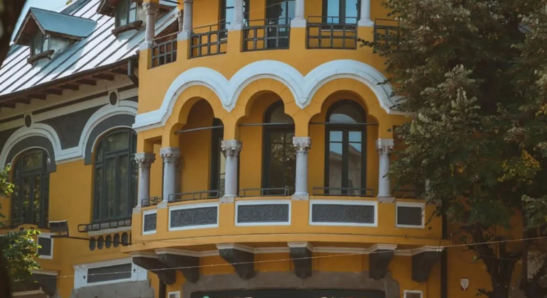 tour-guide-through-the-city-of-korca-en-8