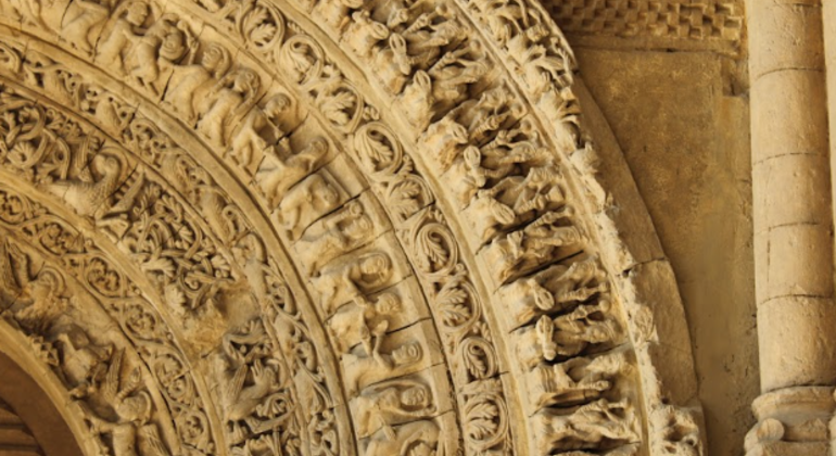 explore-the-cite-de-l-architecture-with-a-medieval-twist-es-4