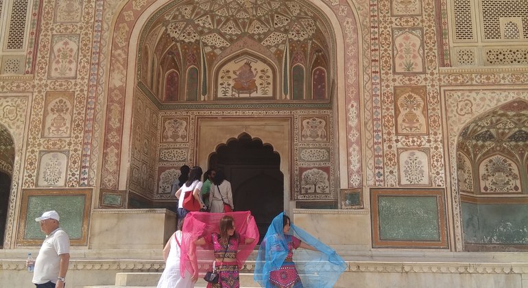 Guided Tour of Royal Forts and Palaces of Jaipur: Private Car Provided by Yo Tours