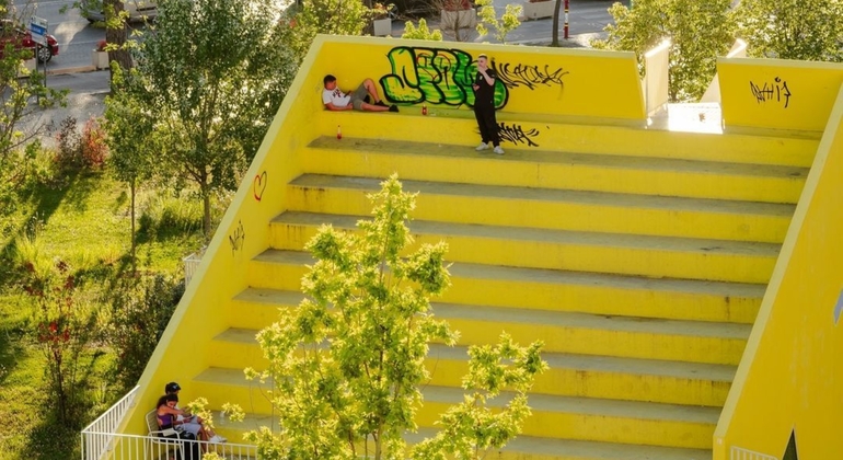 free-walking-tour-around-tirana-en-4