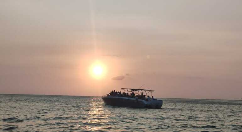 Passeio de barco ao pôr do sol na Baía de Cartagena  Colômbia — #6