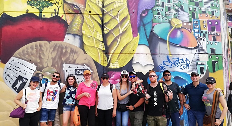 Visite libre COMUNA 13 Graffitour Fournie par TOURS MEDELLIN