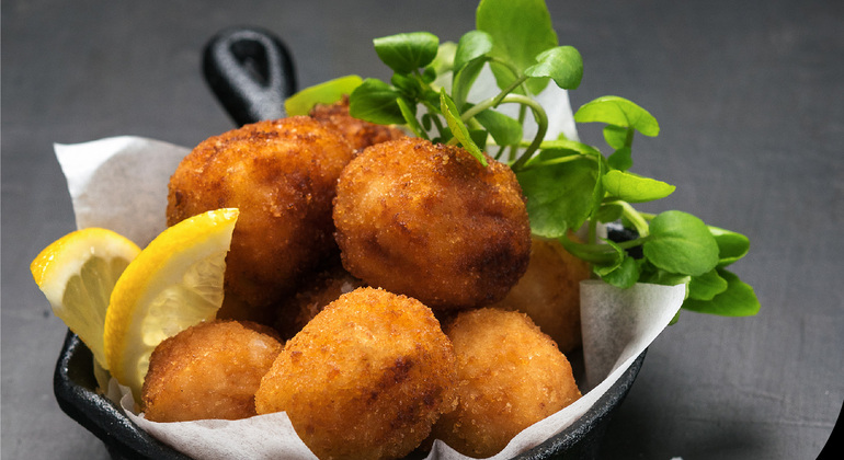 food-tasting-with-a-local-es-6