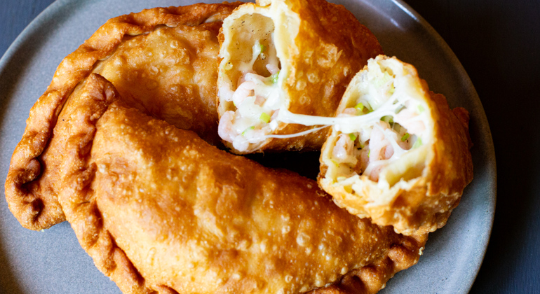 food-tasting-with-a-local-es-12