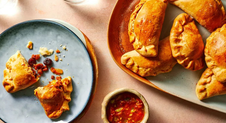 food-tasting-with-a-local-es-16