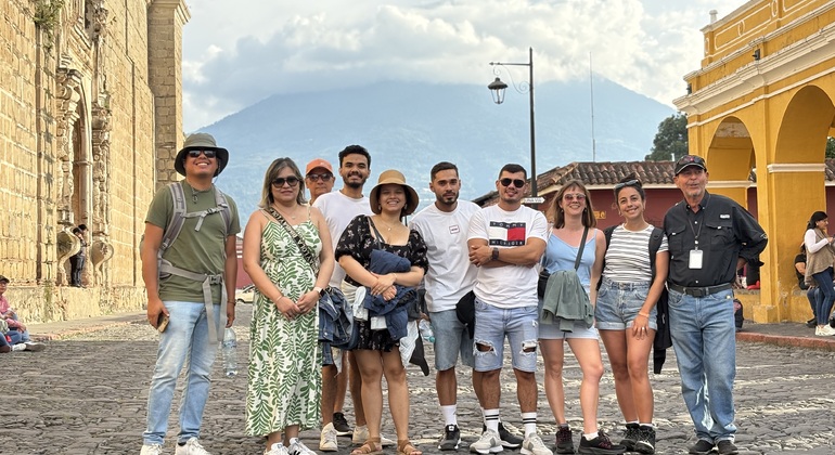 Antigua Guatemala: Paisaje de Ruinas y Volcanes, Guatemala
