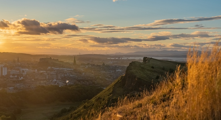 sunset-hike-to-arthurs-seat-edinburgh-es-1