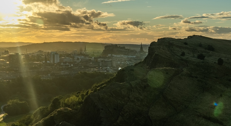 arthurs-seat-hike-with-a-mountain-guide-es-3