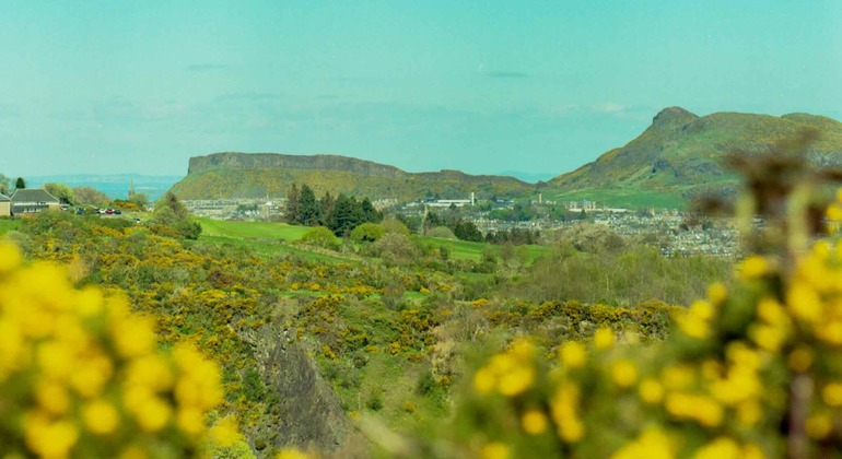 arthurs-seat-hike-with-a-mountain-guide-es-1