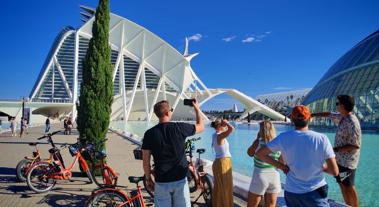 Circuit de 2,5 heures à vélo ou en e-bike avec guide pour découvrir les points forts de Valence Fournie par ORANGE FOX S.L.
