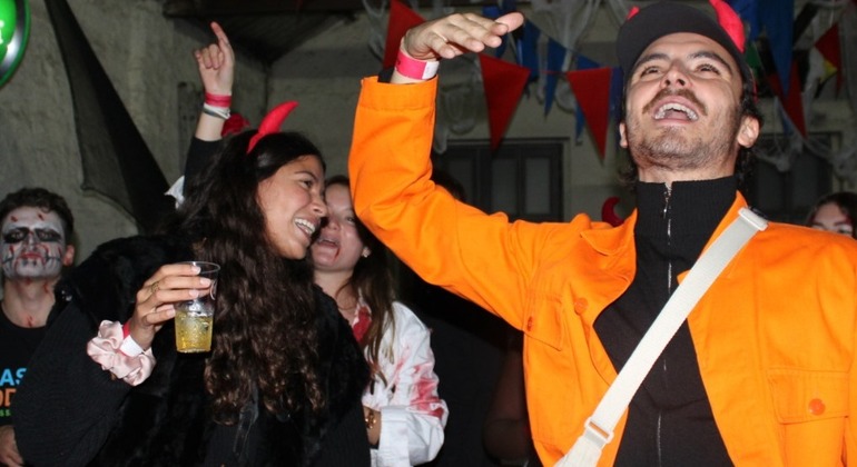 Halloween Pub Crawl en Oporto: 7 bebidas, juegos y entrada VIP al club Portugal &mdash; #9