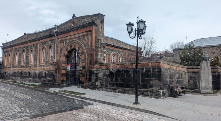 explore-gyumri-through-the-eyes-of-a-local-es-11