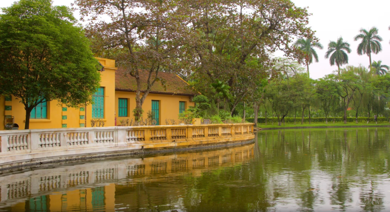 free-half-day-tour-of-hanoi-train-street-es-15