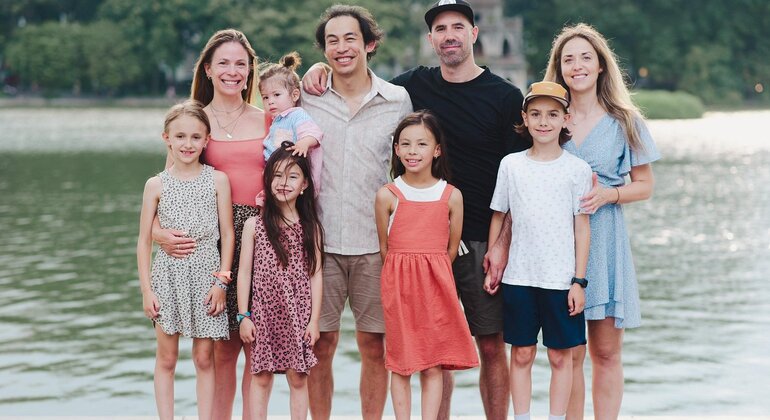 free-half-day-tour-of-hanoi-train-street-es-4