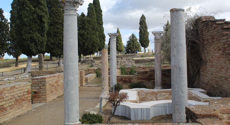 tour-arqueologico-por-italica-es-2