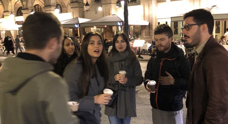 enchanting-gothic-quarter-by-night-tour-en-3