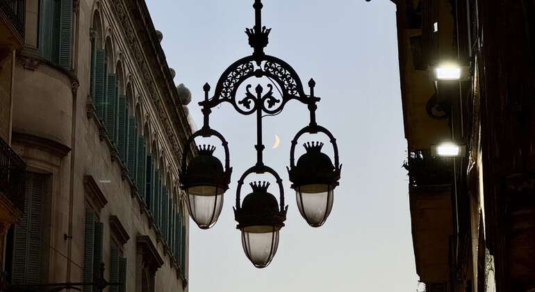enchanting-gothic-quarter-by-night-tour-en-6