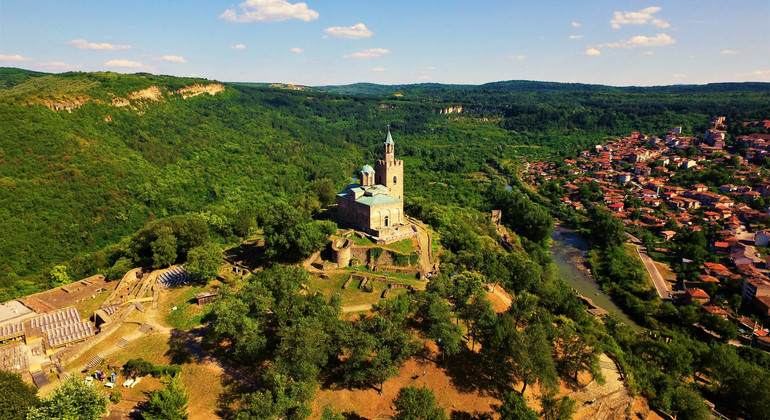 Visita a Veliko Tarnovo e à cascata de Hotnitsa