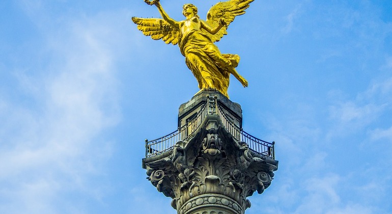 Stadtrundfahrt durch die Altstadt Bereitgestellt von Jair Brenis