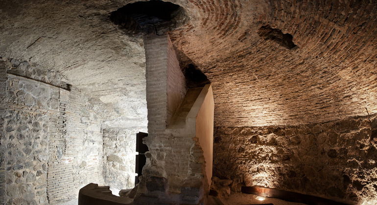 Visita ao subsolo de Toledo: banhos romanos, masmorras e caves privadas Organizado por Rutas de Toledo