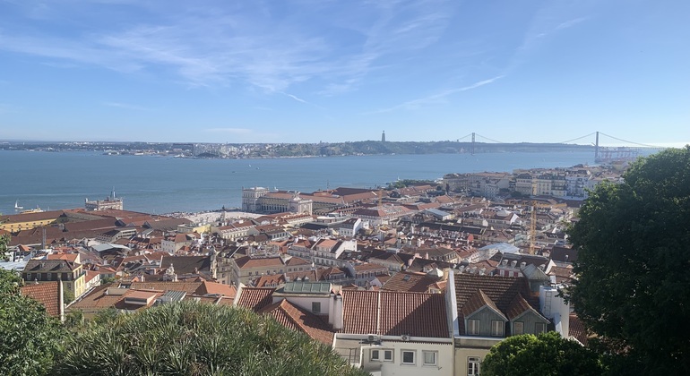 lisbon-by-night-free-walking-tour-es-1