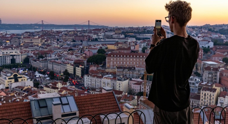 lisbon-by-night-free-walking-tour-es-3