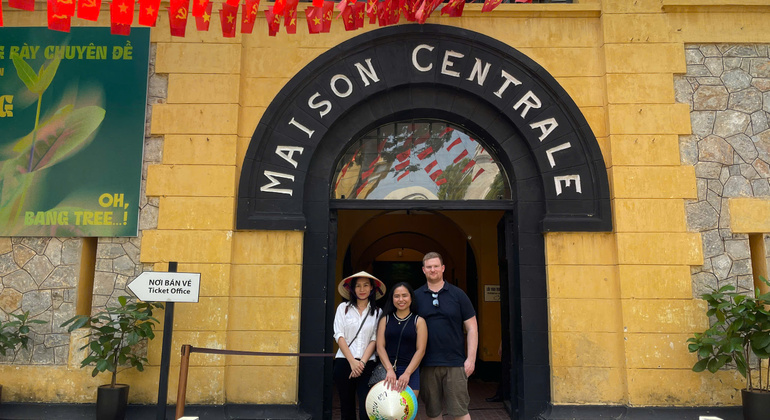 Prisión de Hoa Lo y Pequeño París: visita gratuita en Hanói