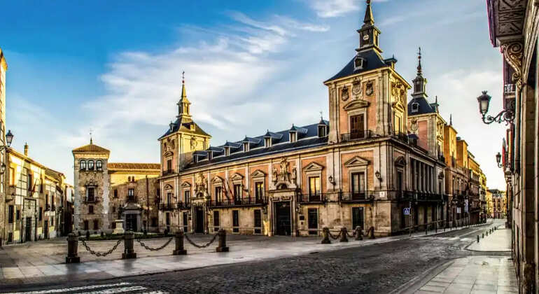 free-walking-tour-discovering-madrid-es-5