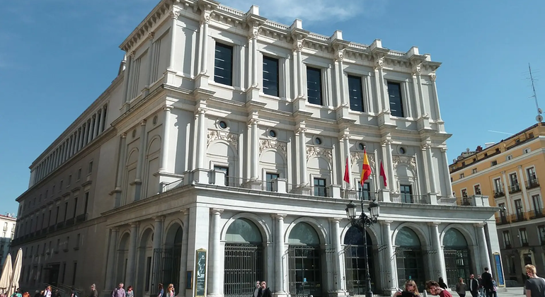 free-walking-tour-discovering-madrid-es-8