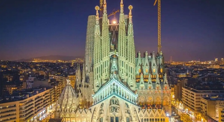 modernismo-catalan-manzana-sagrada-familia-en-5