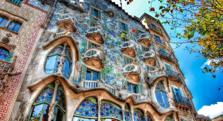 modernismo-catalan-manzana-sagrada-familia-en-8