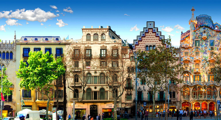 modernismo-catalan-manzana-sagrada-familia-en-10