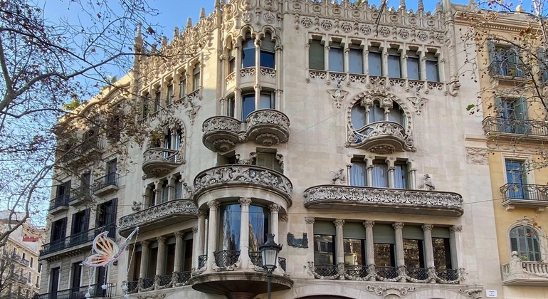 modernismo-catalan-manzana-sagrada-familia-en-13