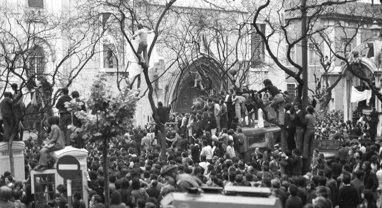 free-tour-la-revolucion-del-los-claveles-en-lisboa-es-3