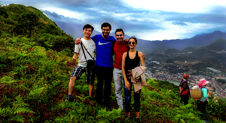 Randonnée en montagne vers les rizières en terrasses et les villages, Vietnam