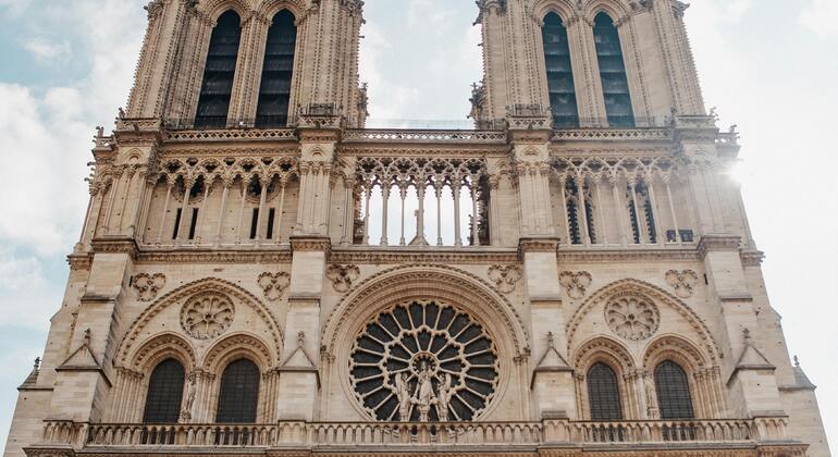 notre-dame-free-tour-tragedies-triumphs-es-4
