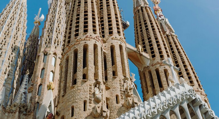 gaudis-secrets-sagrada-familia-exterior-tour-es-6